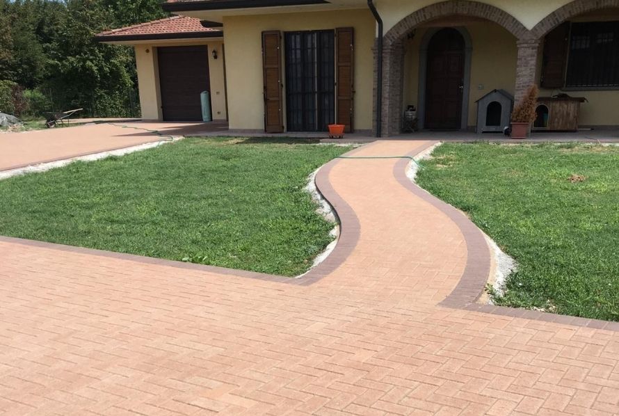 Le 5 pavimentazioni esterne più adatte a cortili e giardini privati Gallotta spa